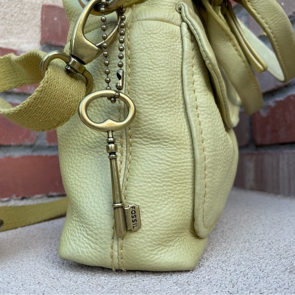 Fossil💛Genuine Leather Modern Cargo Foldover Crossbody Bag in Butter Yellow - Picture 7 of 15